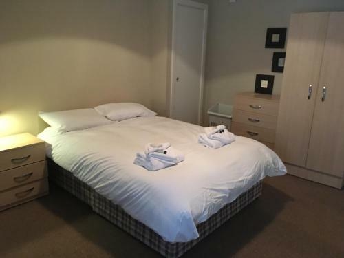 Jesmond Two Bedroom Apartment With Free Parking