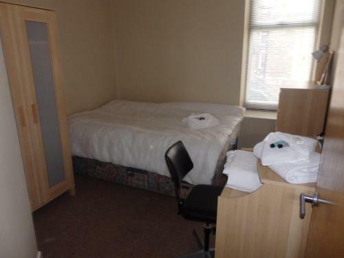 Jesmond Two Bedroom Apartment With Free Parking