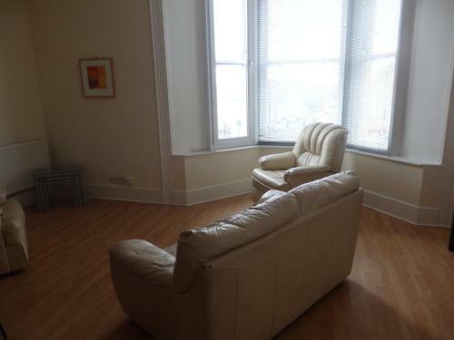 Jesmond Two Bedroom Apartment With Free Parking