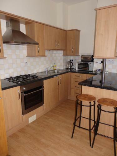 Jesmond Two Bedroom Apartment With Free Parking