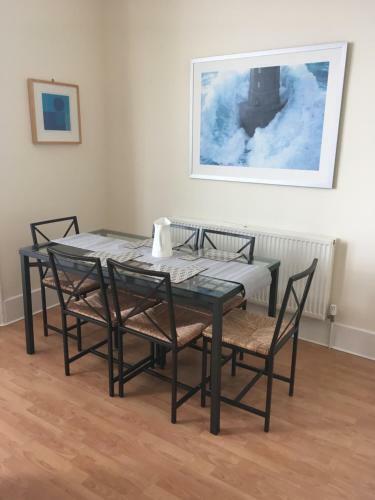 Jesmond Two Bedroom Apartment With Free Parking
