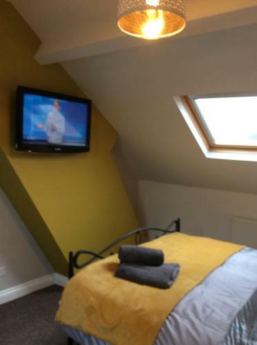 Beautifully Presented 6 Bed 5 & A Half Bath House