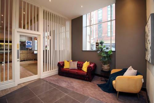 Posada Silurian Hotel By Staybc Family 3