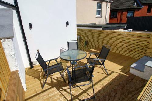 Aneurin House By Staybc