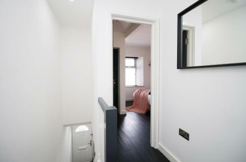 Aneurin House By Staybc