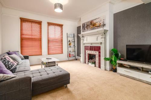 Spacious Contractor House For Large Groups - Private Parking By Comfy Workers