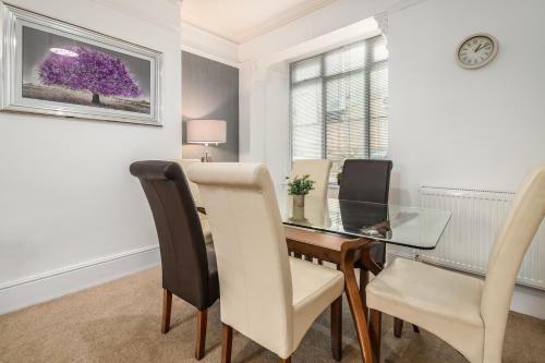 Spacious Contractor House For Large Groups - Private Parking By Comfy Workers