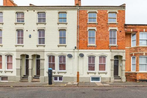 Spacious Contractor House For Large Groups - Private Parking By Comfy Workers