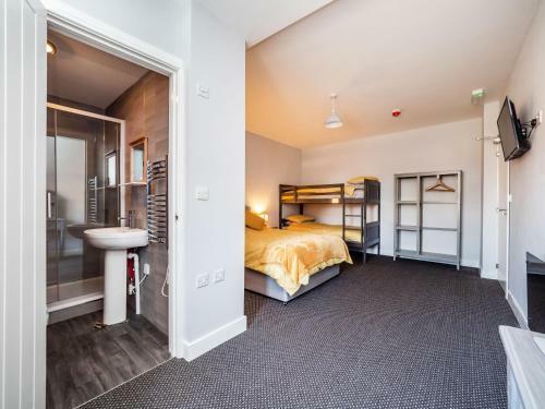 Hotel Rooms At Number 4