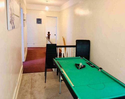 Nottingham Jireh Villa, City Center, Parking