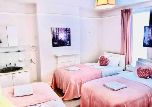 Nottingham Jireh Villa, City Center, Parking
