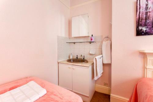 Nottingham Jireh Villa, City Center, Parking