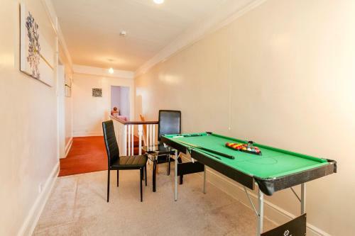 Nottingham Jireh Villa, City Center, Parking