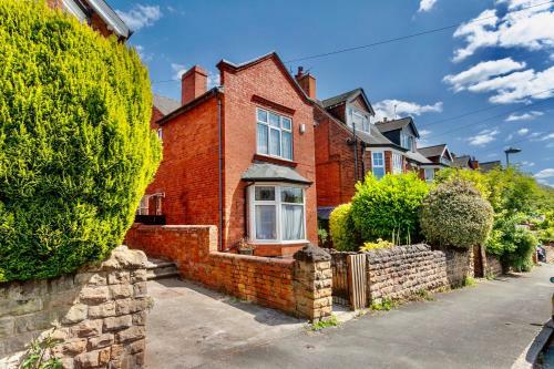 Nottingham Jireh Villa, City Center, Parking