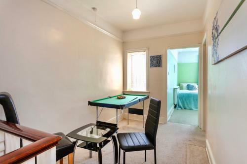 Nottingham Jireh Villa, City Center, Parking