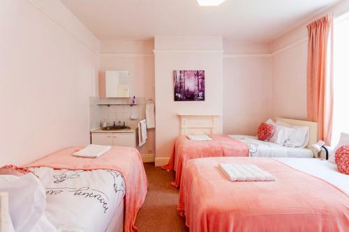 Nottingham Jireh Villa, City Center, Parking