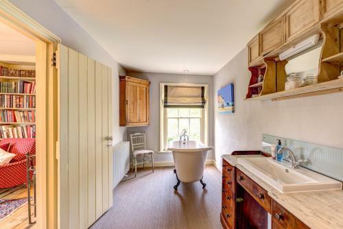 Orford Chateau Sleeps 12 With Wifi