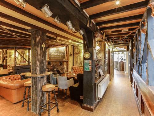 Hotel The Pickwick Inn & Oliver's Restaurant