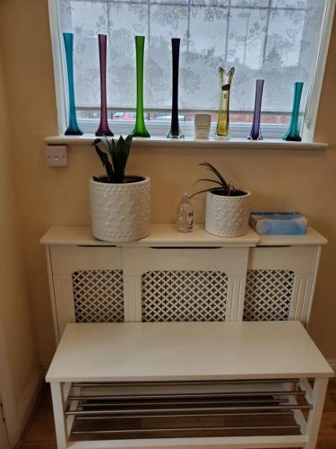 Stylish 3 Bed House With Garden Free Parking