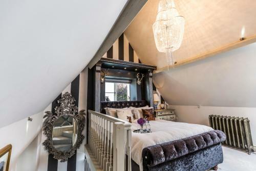 Painswick Chateau Sleeps 22 Pool Wifi