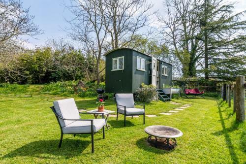 Under The Walnut Tree - Shepherds Hut