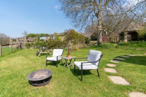 Under The Walnut Tree - Shepherds Hut