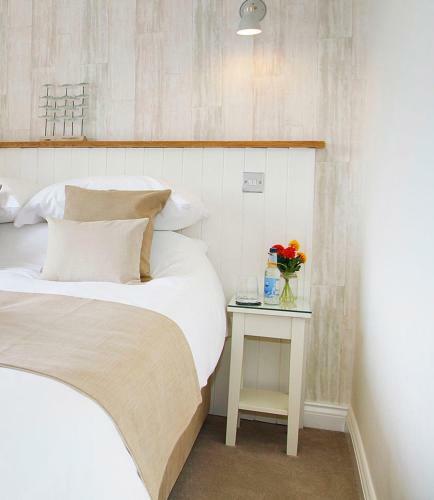 Bed & Breakfast The Estuary - A Bar With Rooms