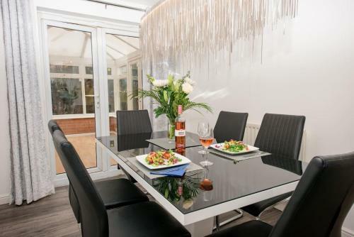 Kvm Swan House By Kvm Serviced Accommodation