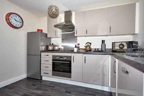 Stunning Modern Apartment With Parking By Comfyworkers