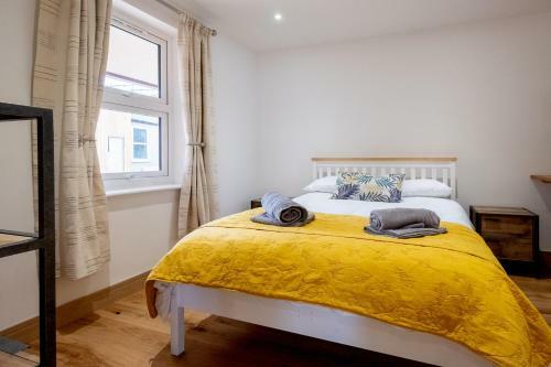 Oak ? Three Tuns Apartments