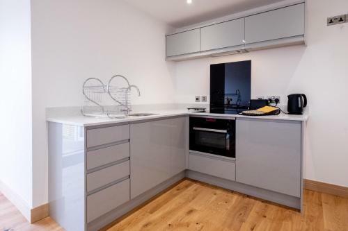 Oak ? Three Tuns Apartments