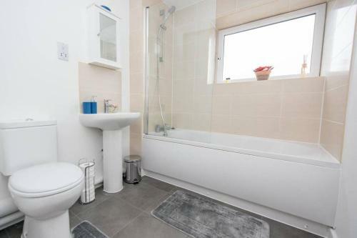 Hereward Tower Central Apartment - Free Parking - Lift Access - Self Check In