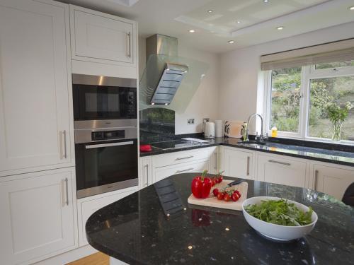 6 Knowle Court