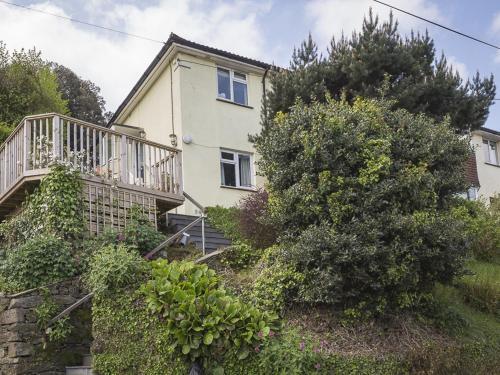 6 Knowle Court