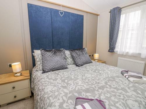 Charming Lodge Located On Cayton Bay Holiday Park