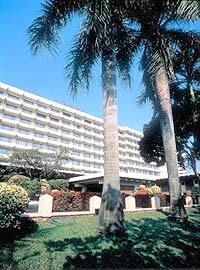 Cinnamon Lake Side Hotel