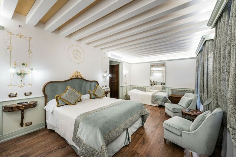 Hotel Monaco And Grand Canal