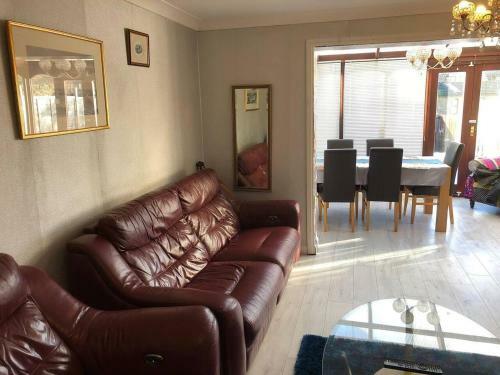 Immaculate 3-bed House In Slough