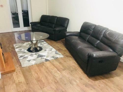 Beautiful Cosy 3-bed House In Slough