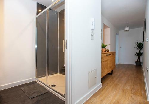 Modern 1 Bedroom Apartment In City Centre