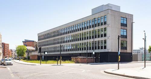 Modern 1 Bedroom Apartment In City Centre