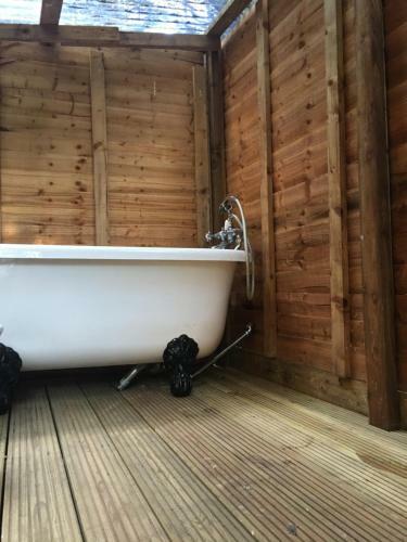 Stunning Luxury Lotus Tent Self Contained Sleeps 6