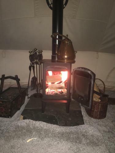 Stunning Luxury Lotus Tent Self Contained Sleeps 6