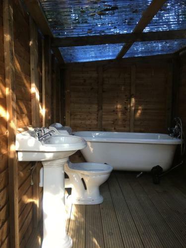 Stunning Luxury Lotus Tent Self Contained Sleeps 6