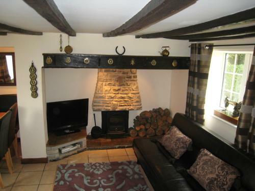 Macbeth Cottage - Sleeps Up To 6 - Hot Tub