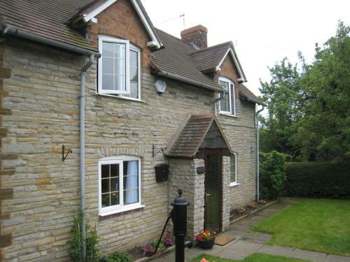 Macbeth Cottage - Sleeps Up To 6 - Hot Tub