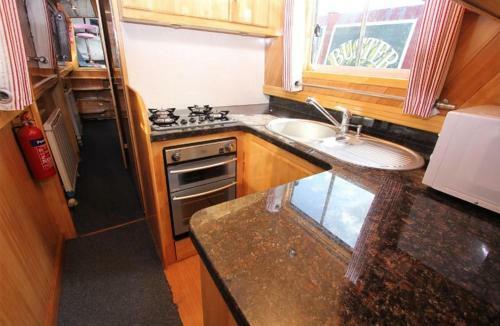 Amazing Narrow Boat Stratford-on-avon River Avon