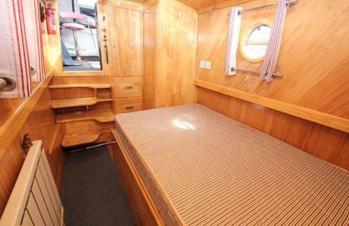 Amazing Narrow Boat Stratford-on-avon River Avon