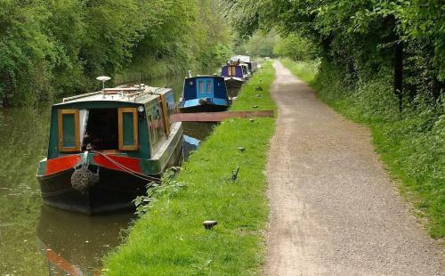Amazing Narrow Boat Stratford-on-avon River Avon