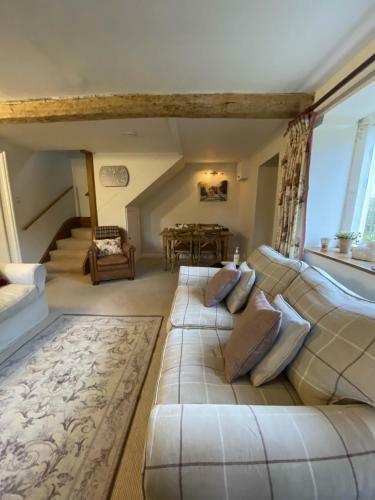 Traditional Cotswold Stone Peaceful Cottage With Stunning Views